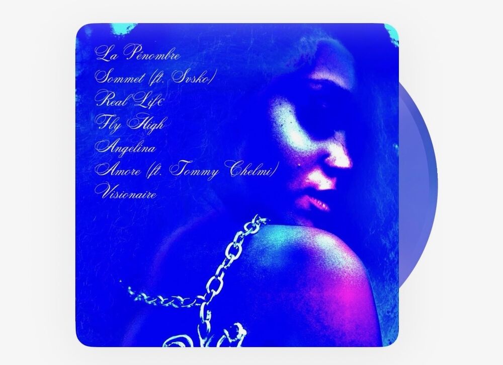 Vinyle bleu de l’EP avec la liste des titres